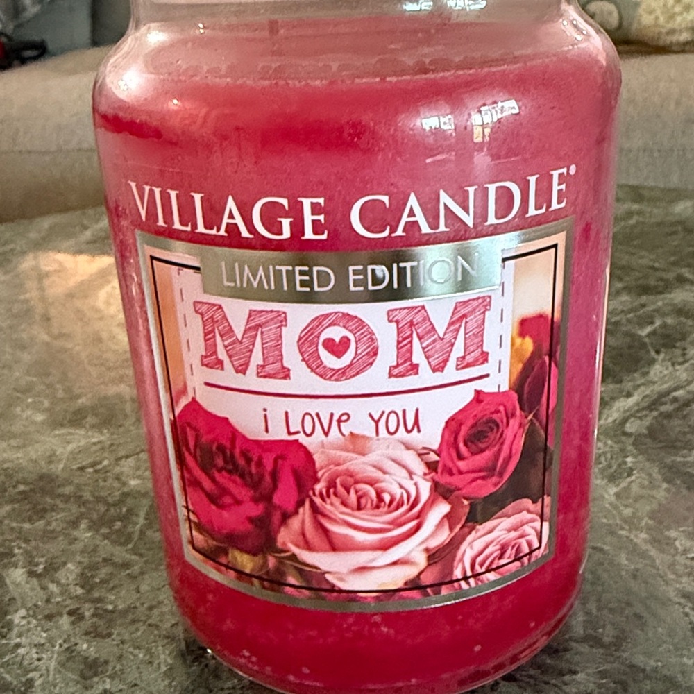 Village Candle Limited Edition 'MOM I Love You' Red Rose Jar Candle - Picture 3 of 9